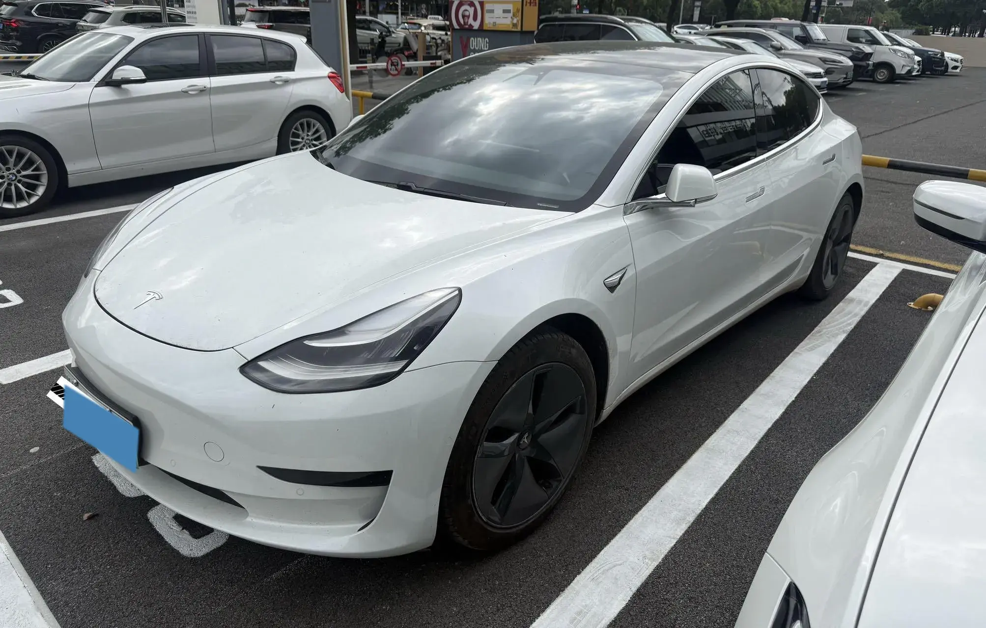 2020 TESLA MODEL view 1