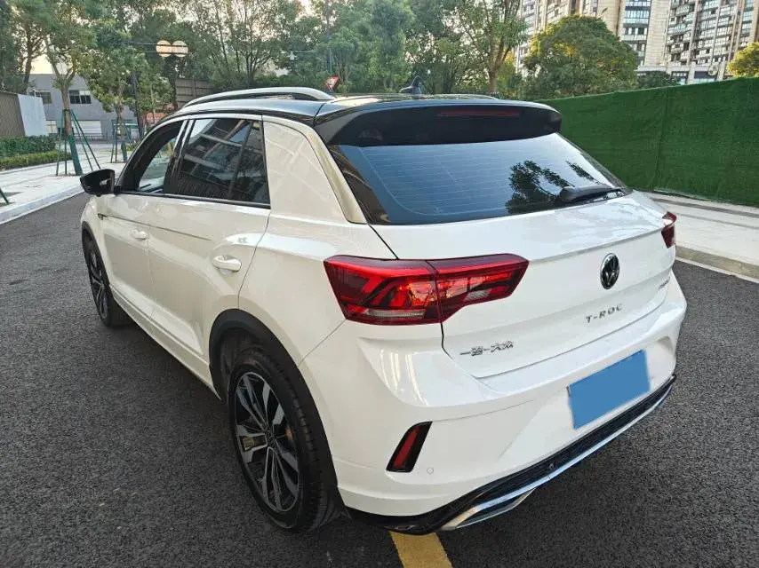 2021 VOLKSWAGEN T-ROC thumbnail 4