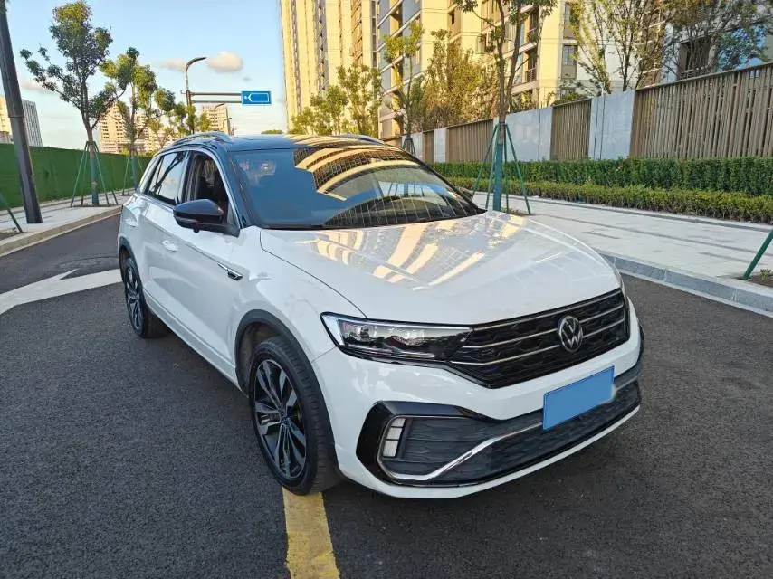 2021 VOLKSWAGEN T-ROC thumbnail 3