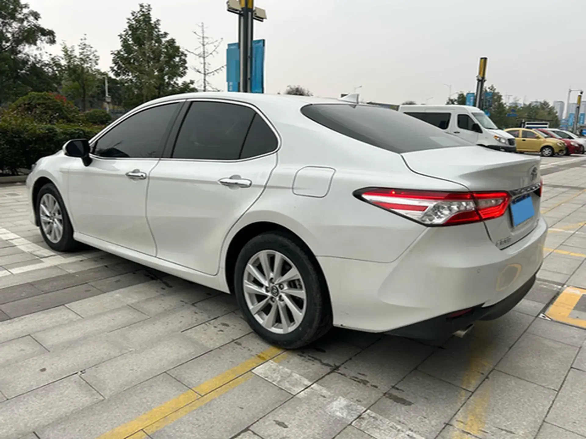 2021 TOYOTA CAMRY thumbnail 4