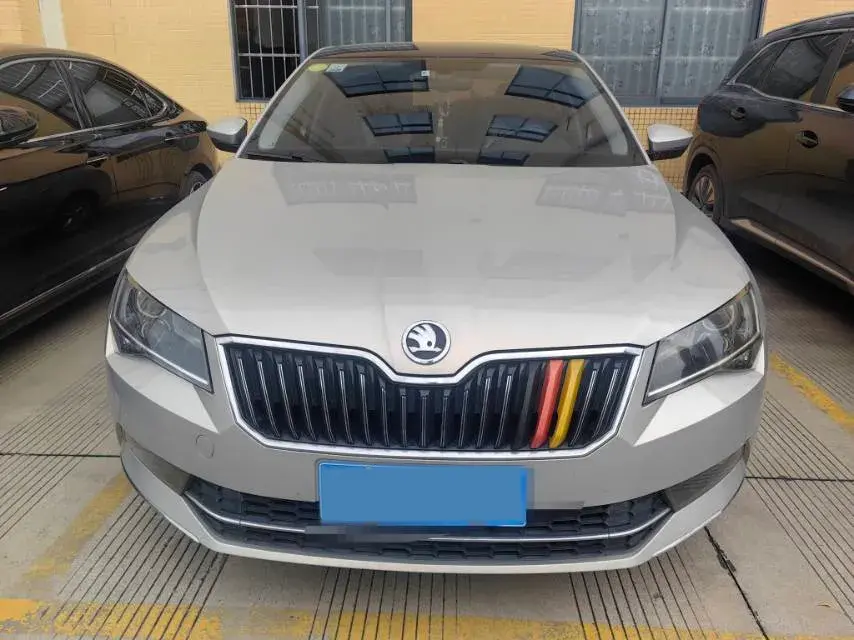 2018 SKODA SUPERB thumbnail 2