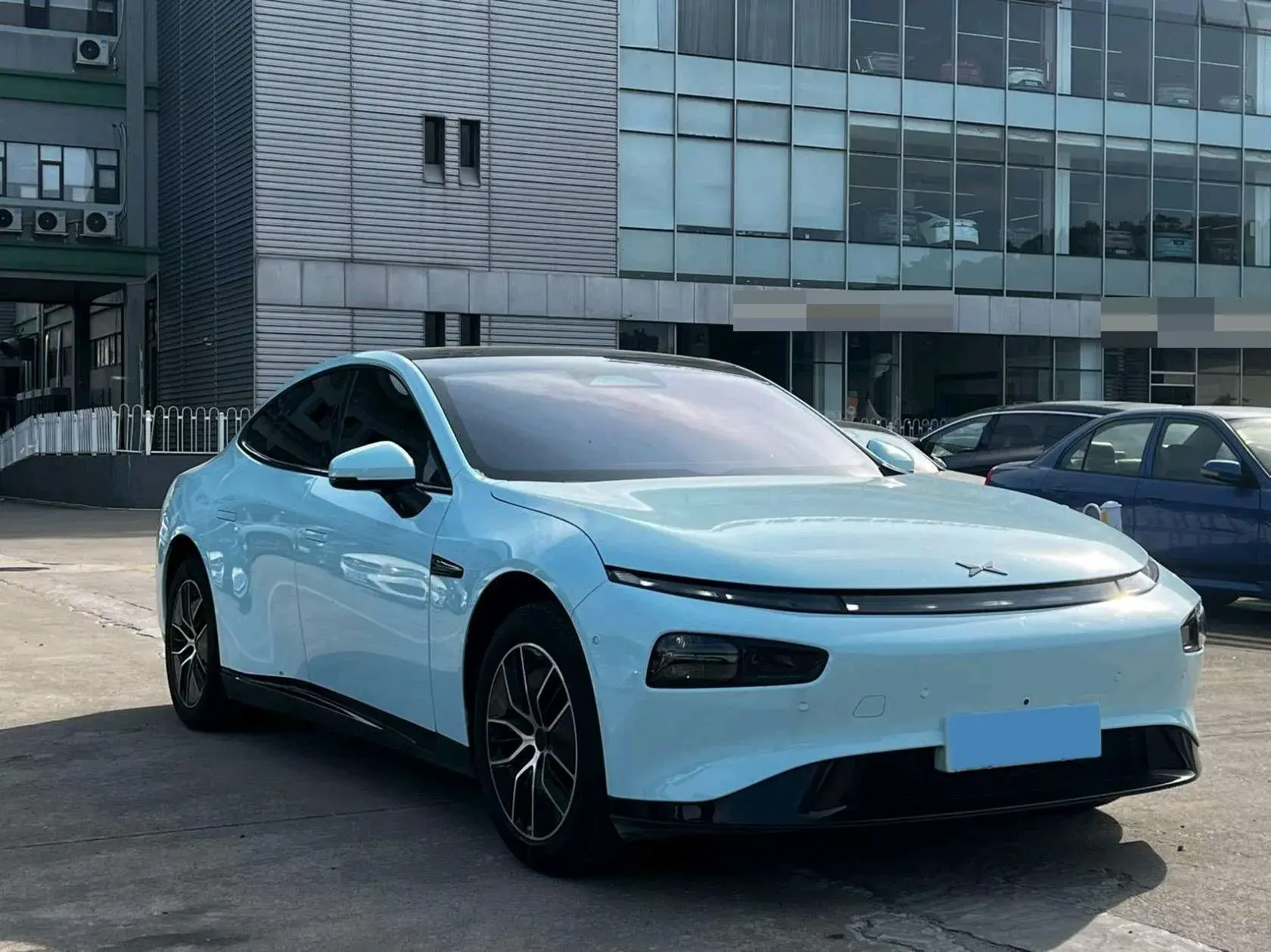 2023 XPENG P7 thumbnail 3