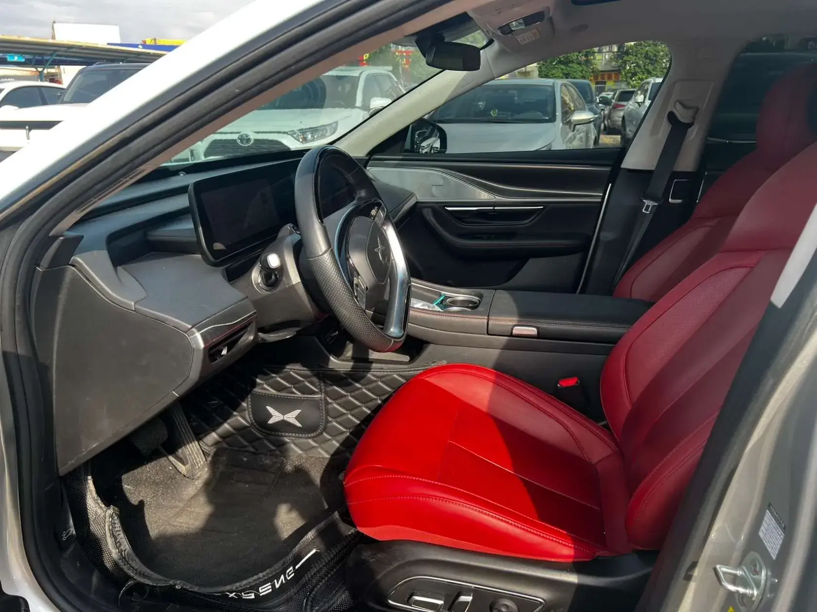 2023 XPENG P7 thumbnail 4