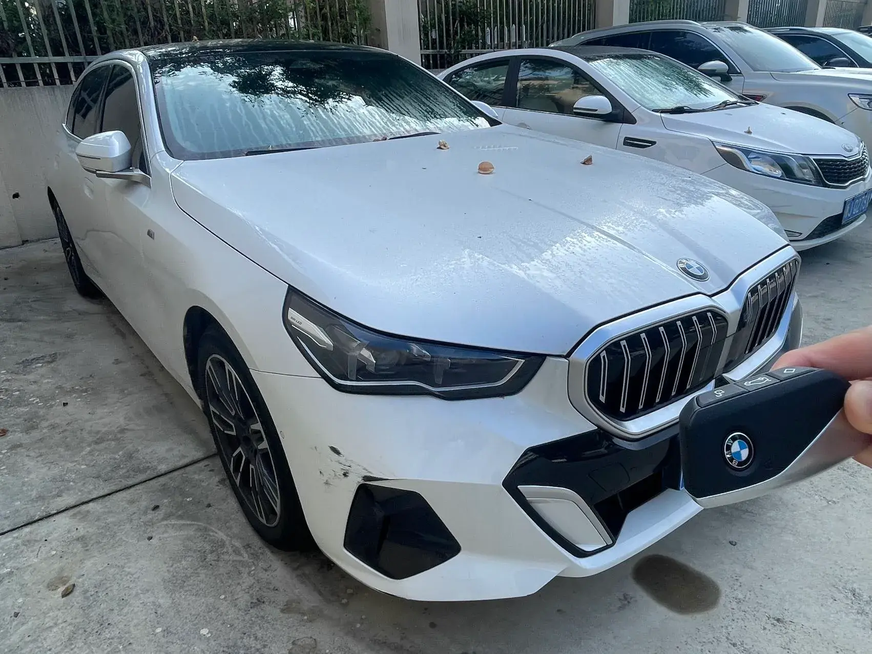 2024 BMW 5 thumbnail 3