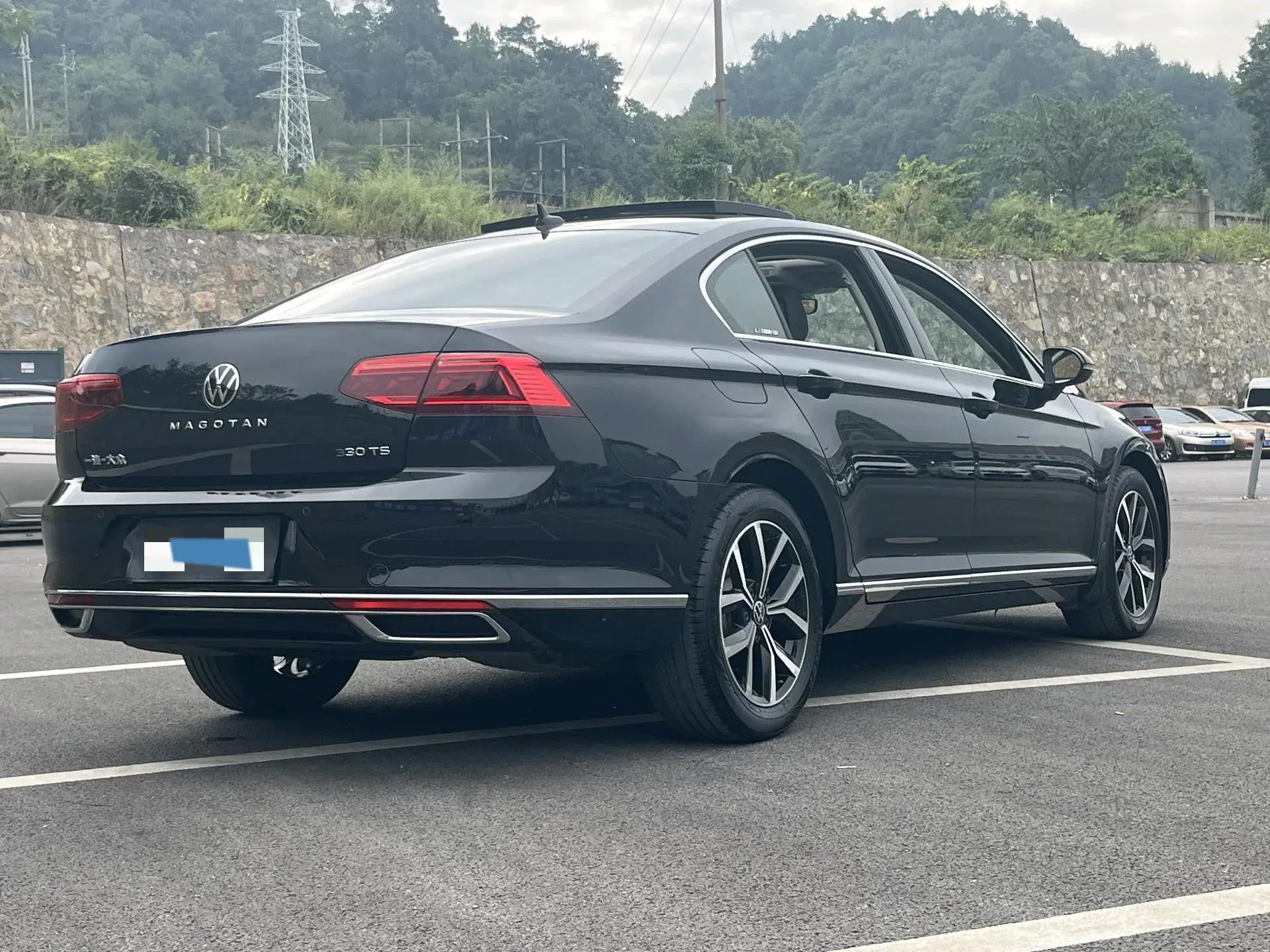 2021 VOLKSWAGEN MAGOTAN thumbnail 4