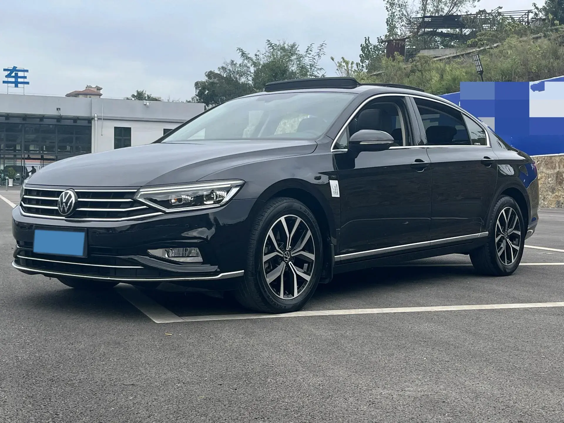 2021 VOLKSWAGEN MAGOTAN view 1