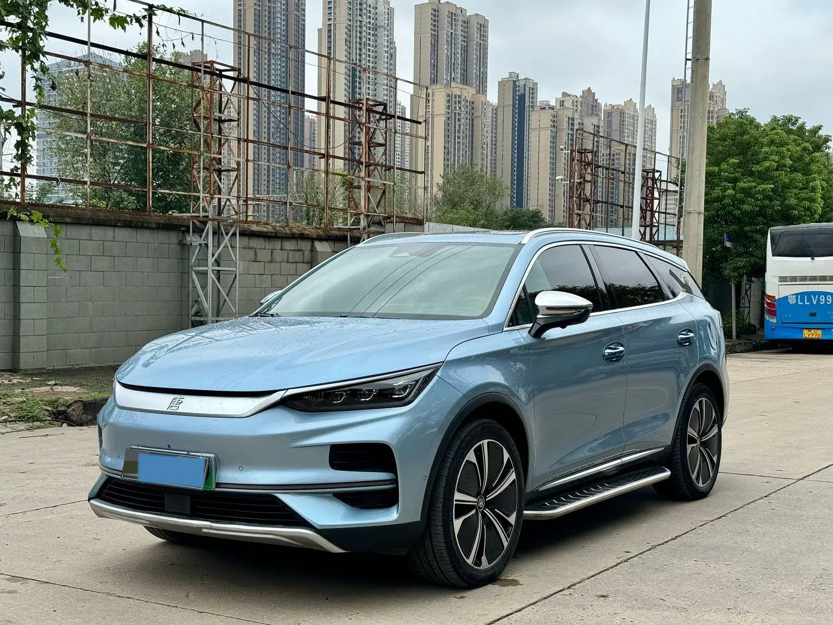 2024 BYD TANG view 1