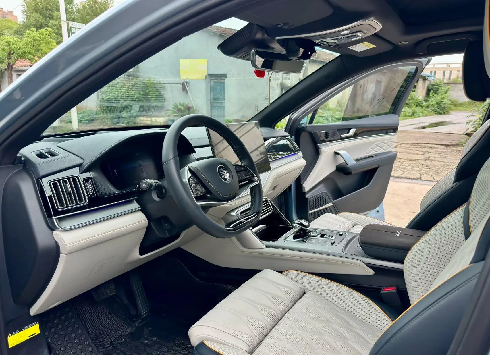 2024 BYD TANG thumbnail 4