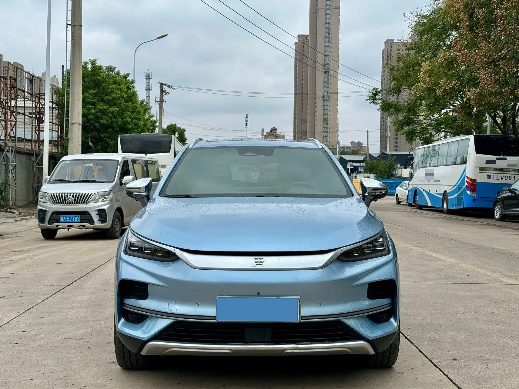 2024 BYD TANG thumbnail 2