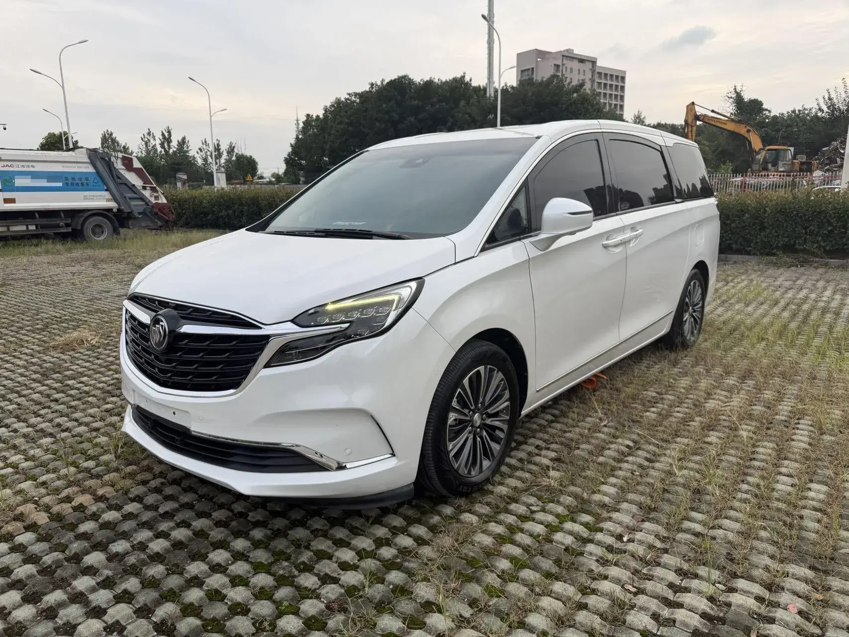 2022 BUICK GL8 view 1