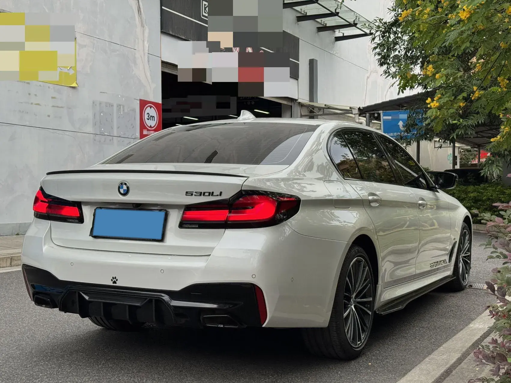 2022 BMW 5 thumbnail 4
