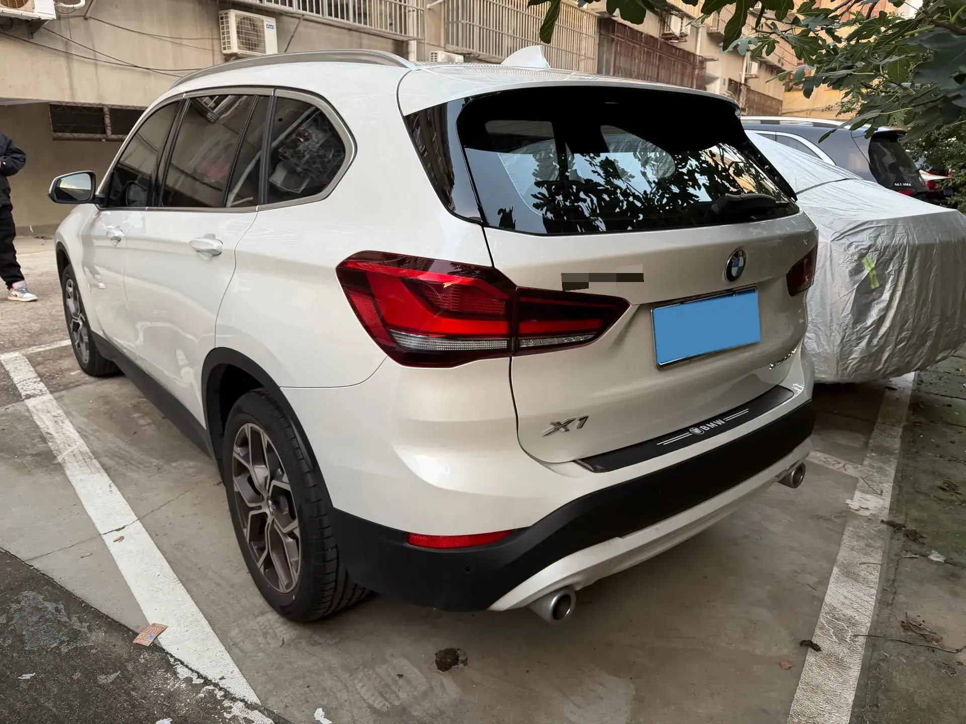 2022 BMW X1 thumbnail 4