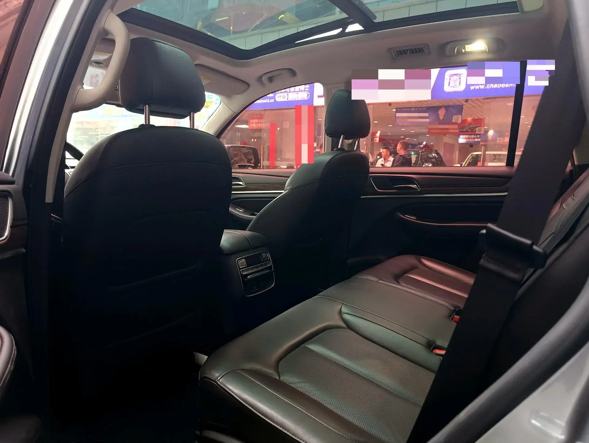 2018 ROEWE RX8 thumbnail 4