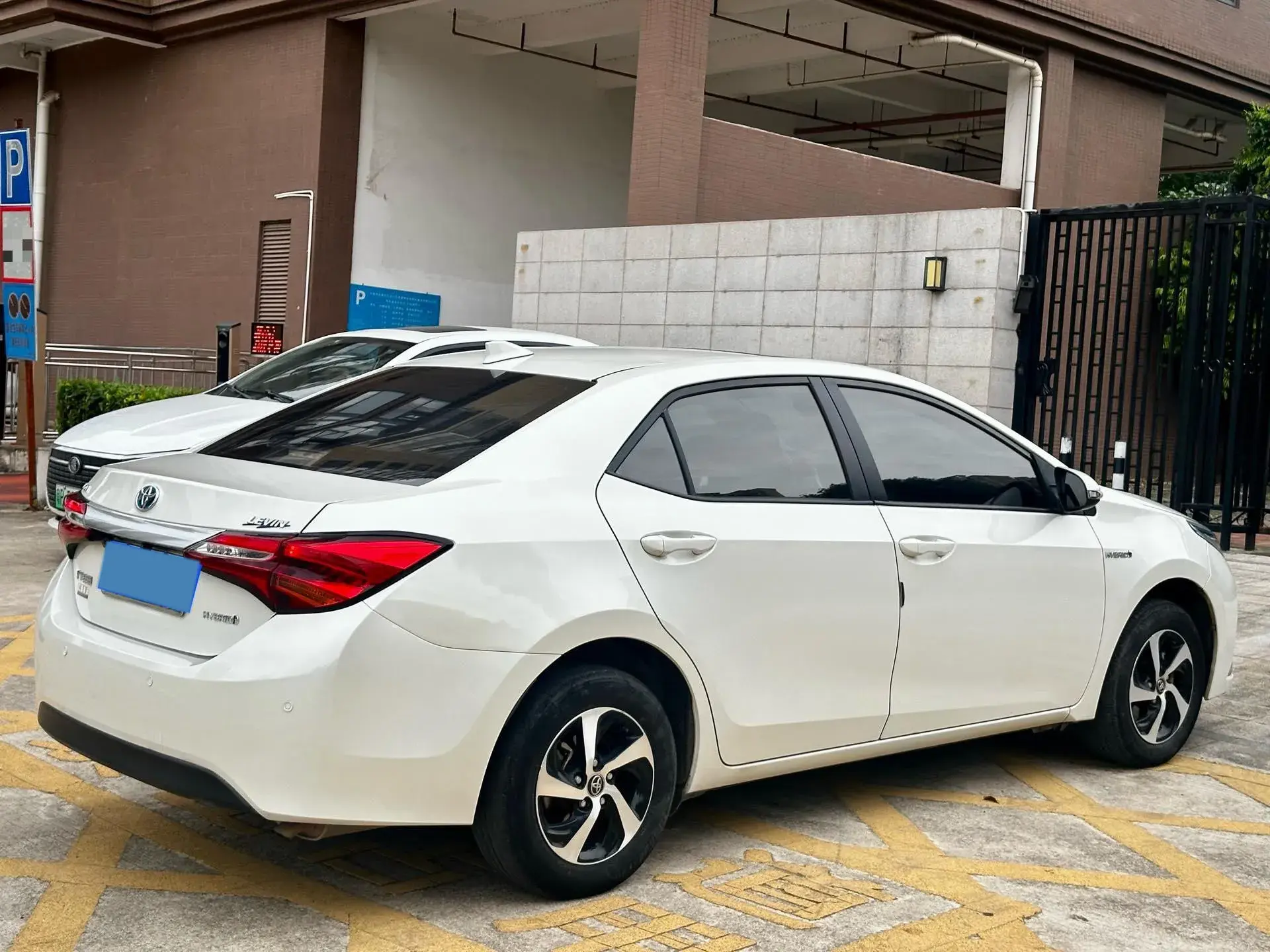 2017 TOYOTA LEVIN thumbnail 4