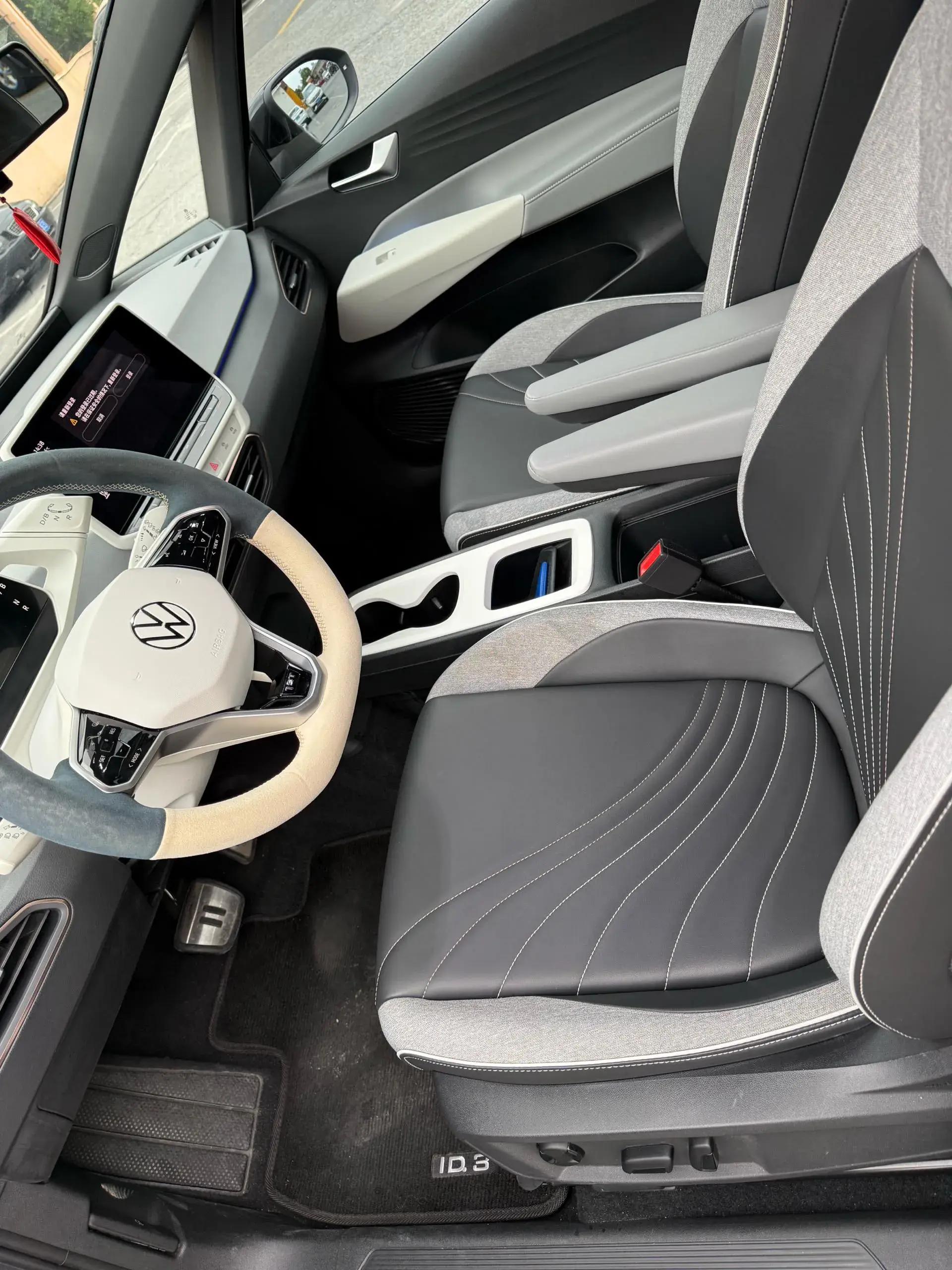 2021 VOLKSWAGEN ID.3 thumbnail 4