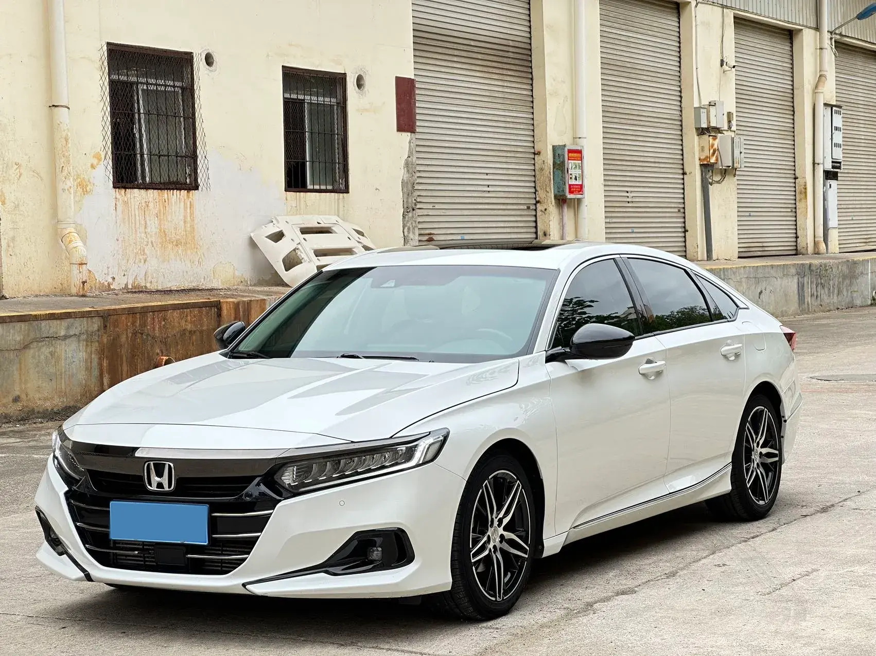 2022 HONDA ACCORD view 1