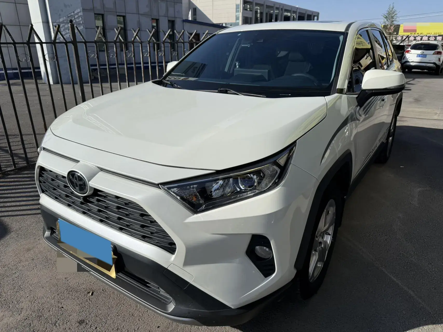 2020 TOYOTA RAV4 view 1