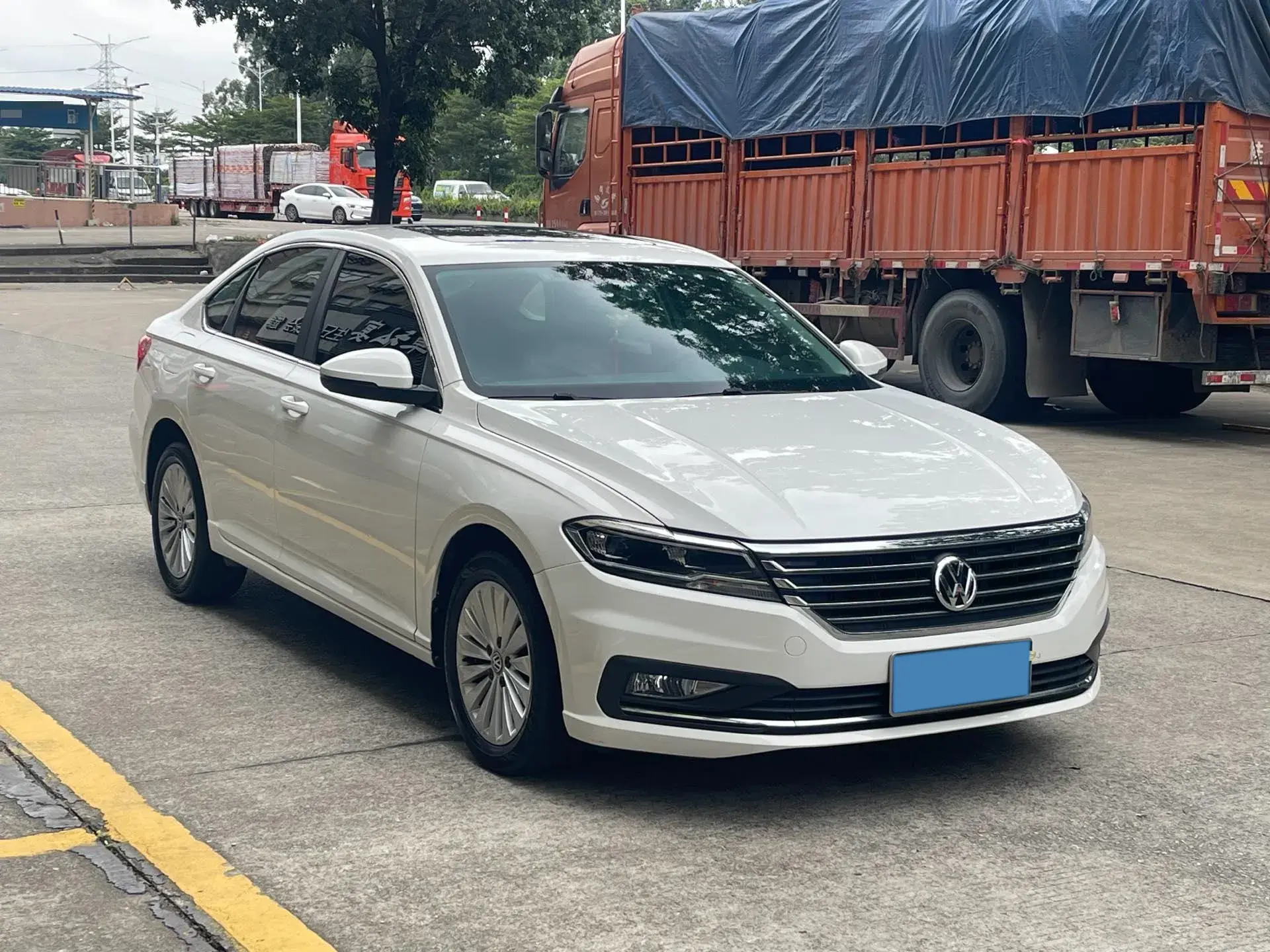 2018 VOLKSWAGEN LAVIDA thumbnail 3