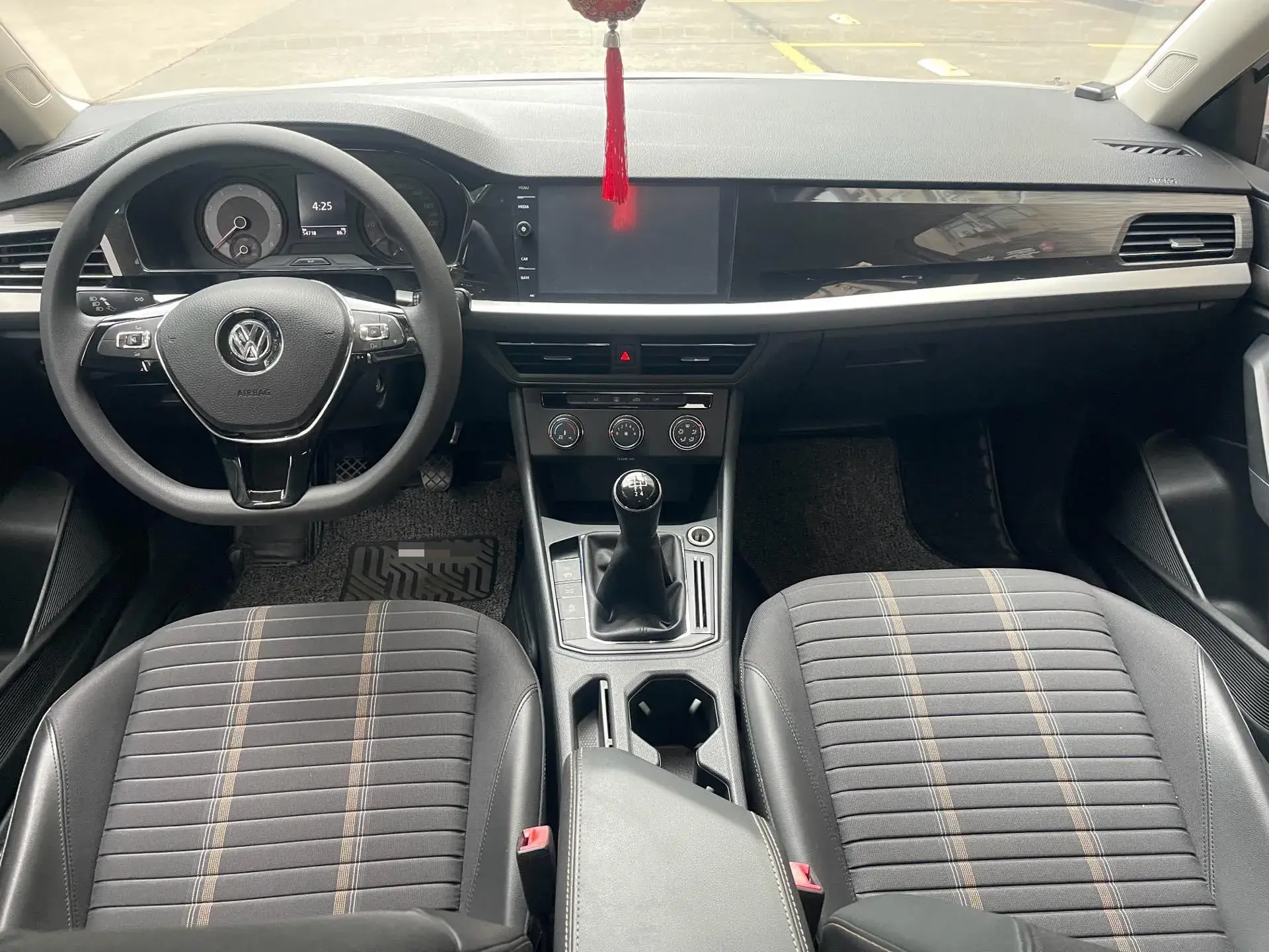 2018 VOLKSWAGEN LAVIDA thumbnail 4