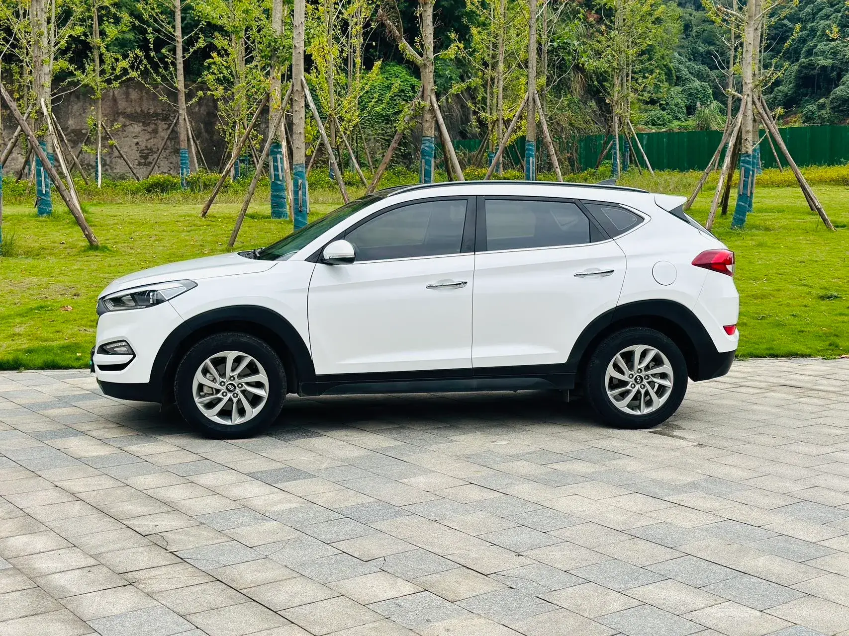 2015 HYUNDAI TUCSON thumbnail 3