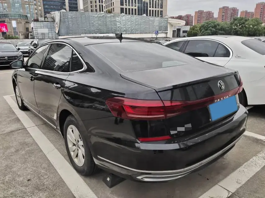 2022 VOLKSWAGEN PASSAT thumbnail 3