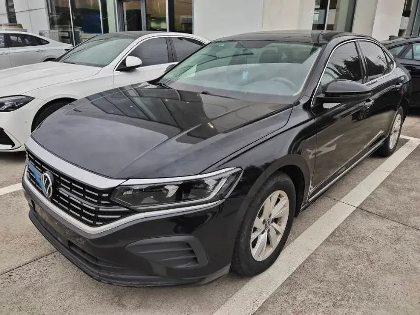 2022 VOLKSWAGEN PASSAT view 1