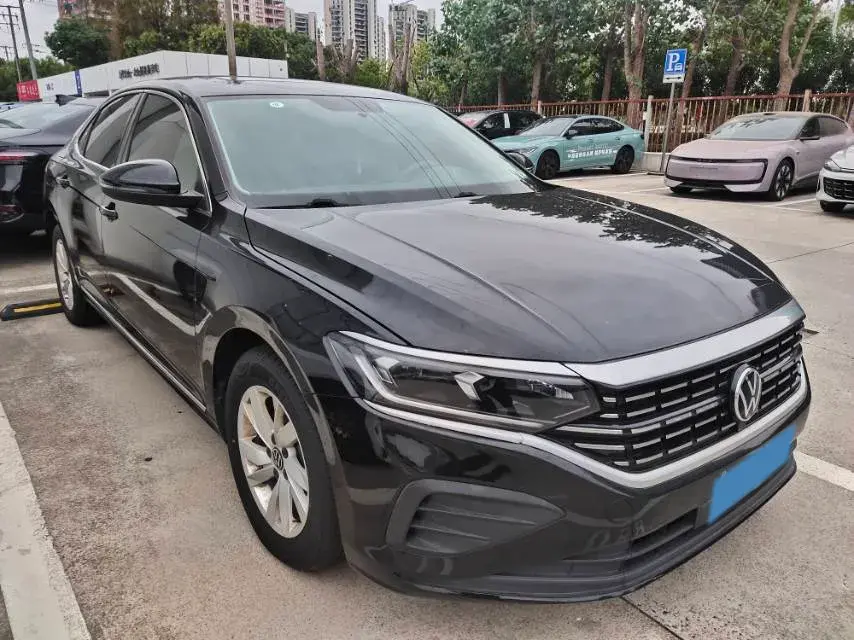 2022 VOLKSWAGEN PASSAT thumbnail 2