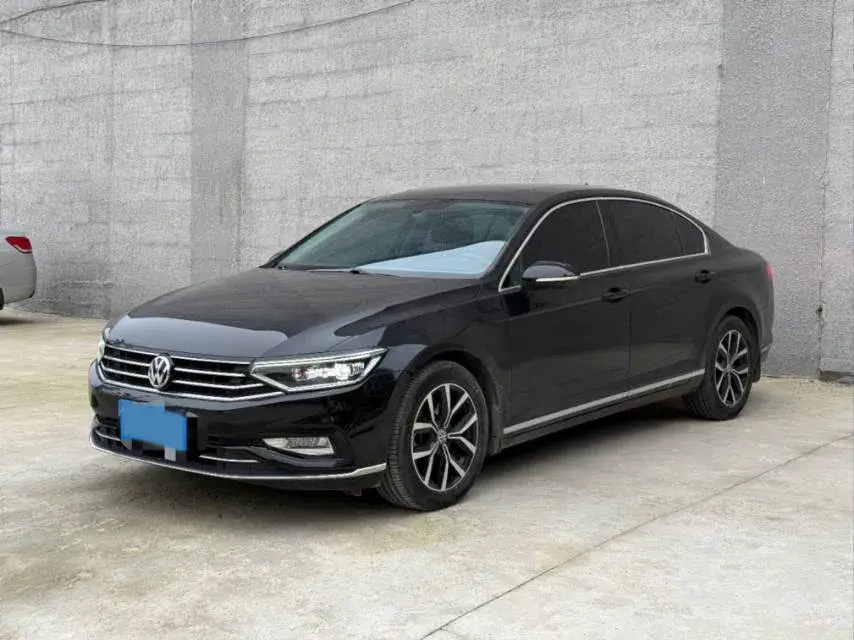 2020 VOLKSWAGEN MAGOTAN view 1