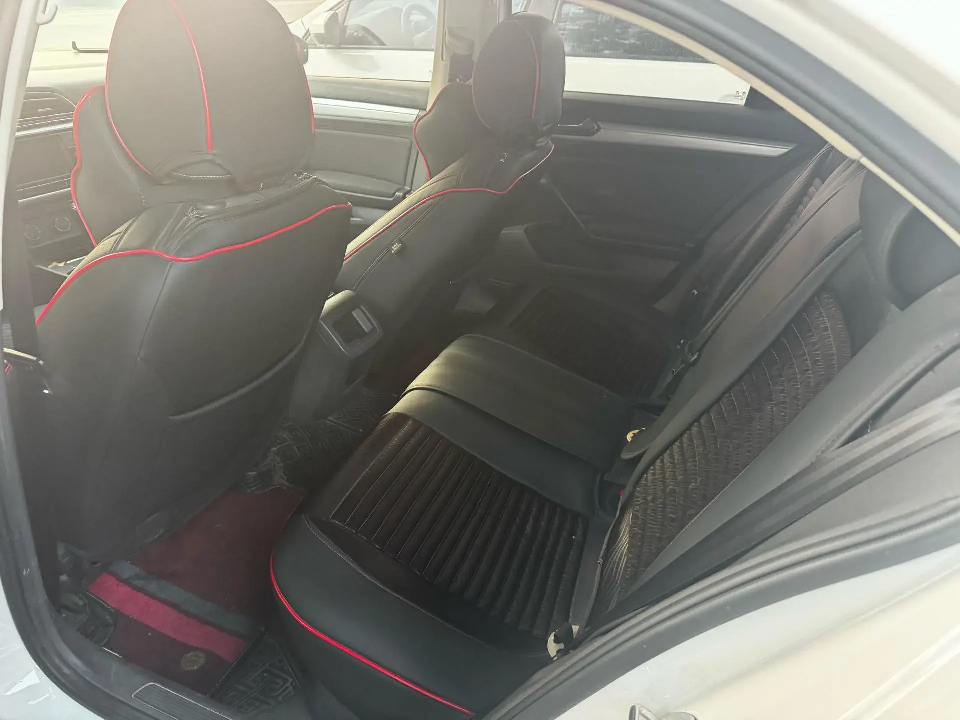 2019 VOLKSWAGEN LAMANDO thumbnail 3