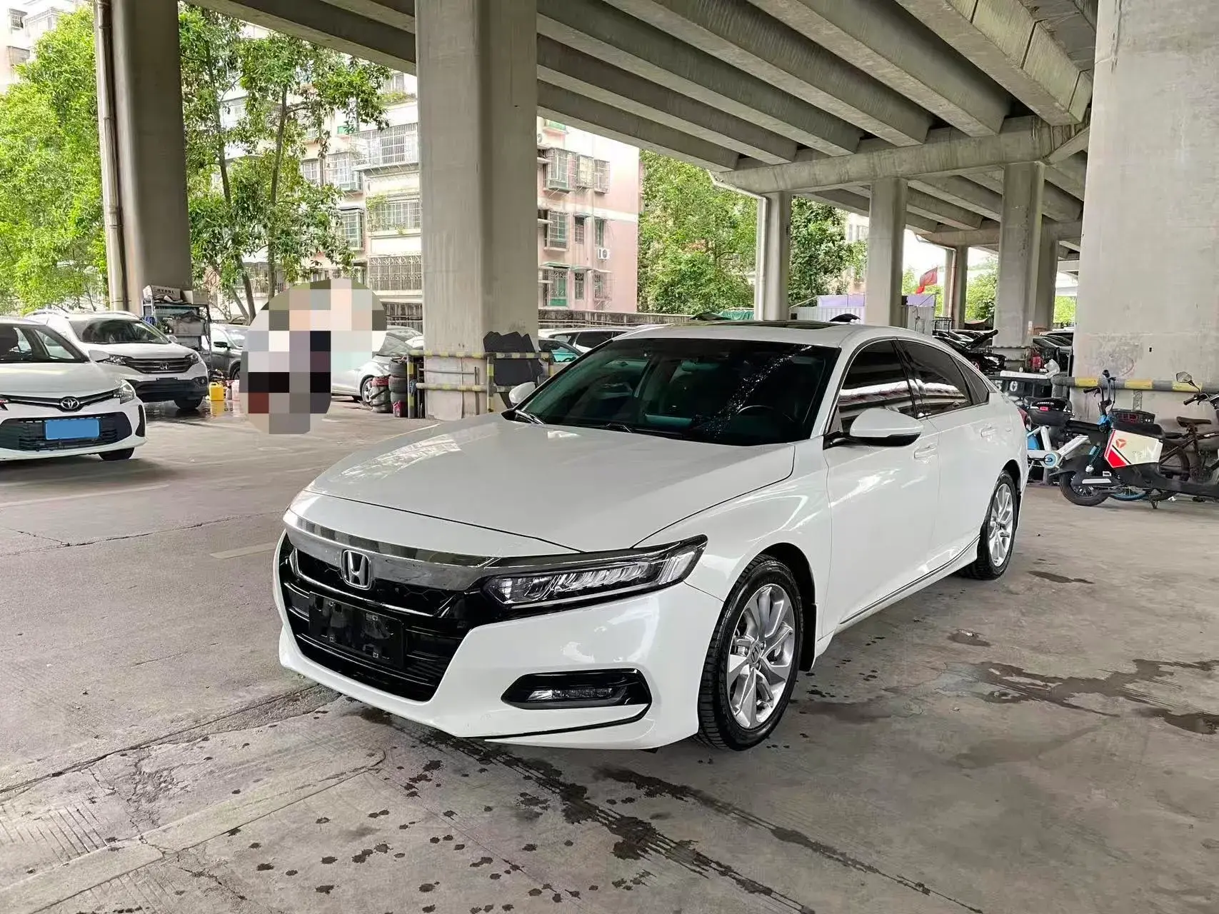 2018 HONDA ACCORD view 1