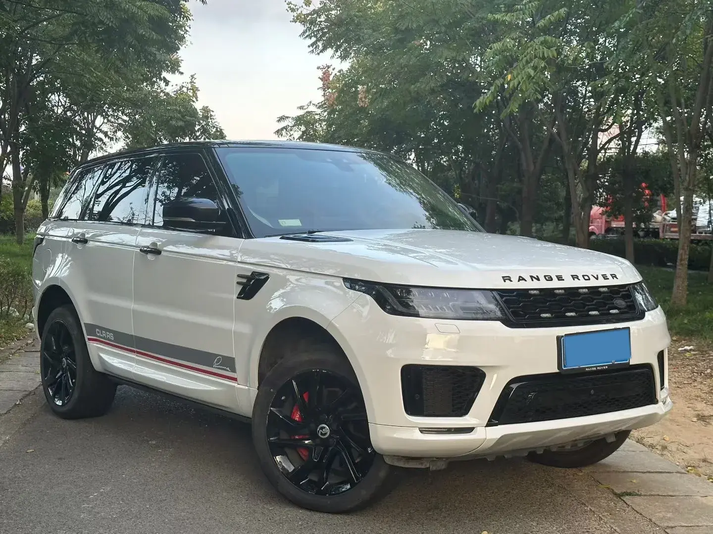 2019 LAND ROVER thumbnail 3