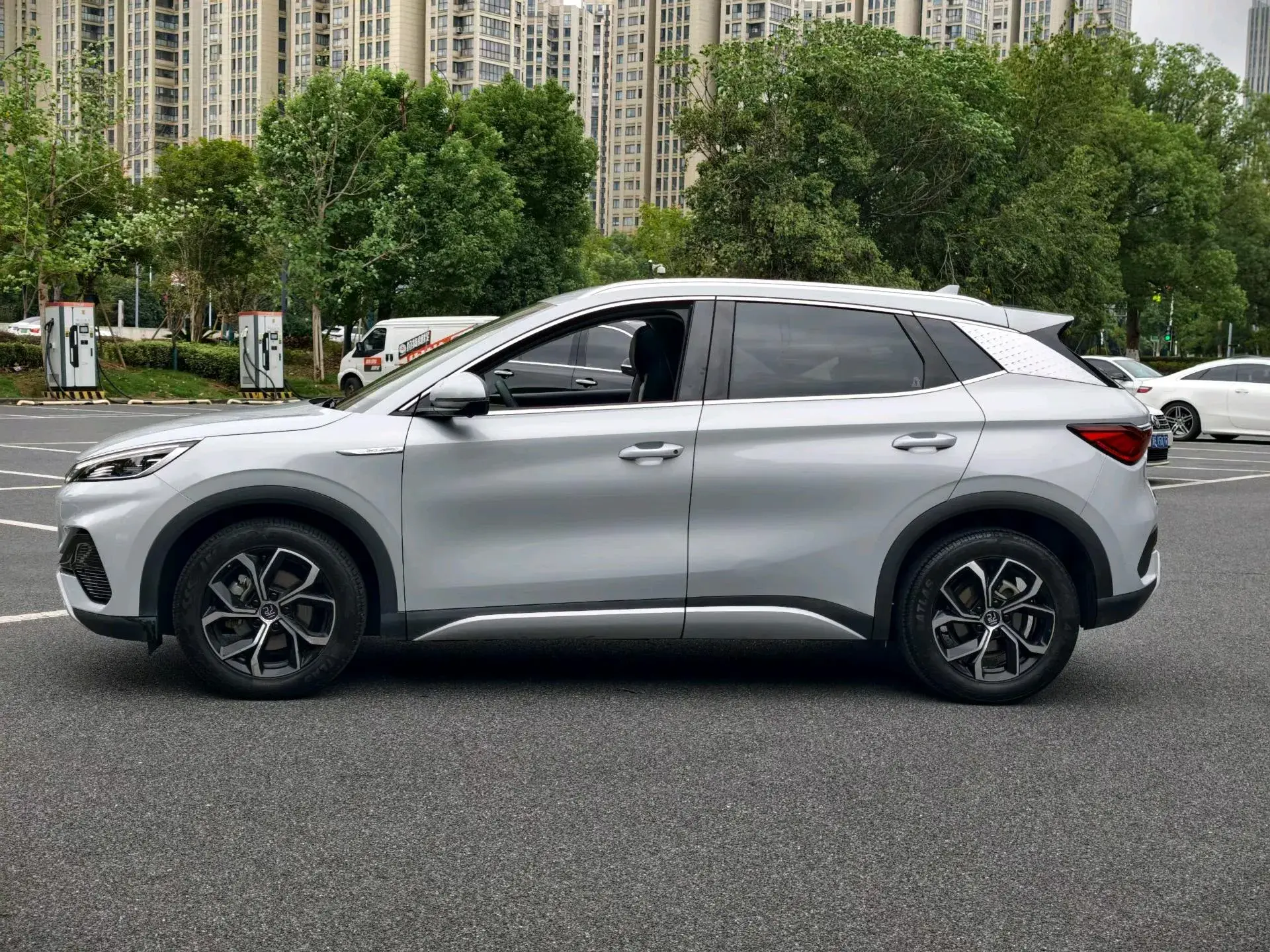 2023 BYD YUAN thumbnail 3