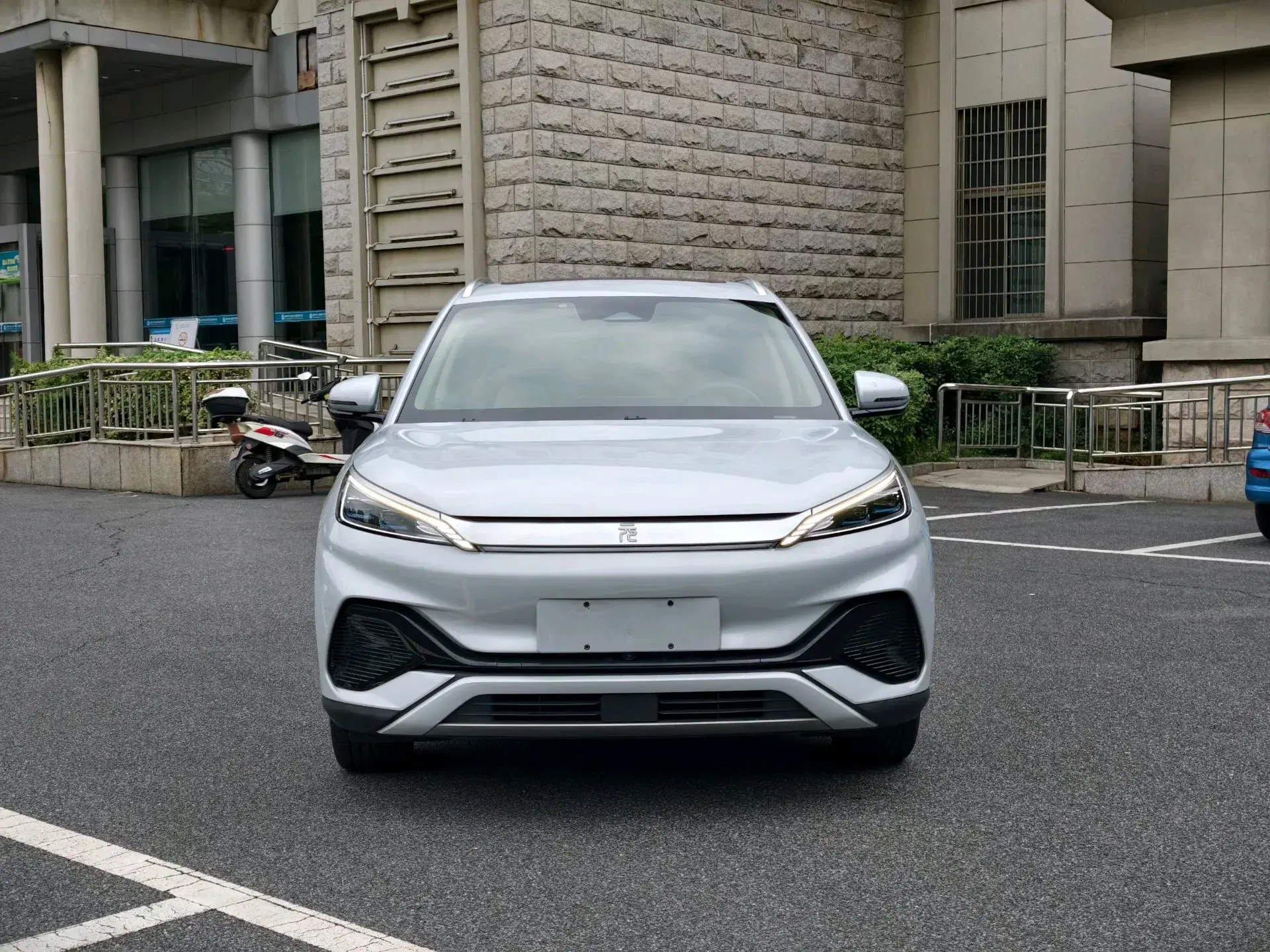 2023 BYD YUAN thumbnail 2