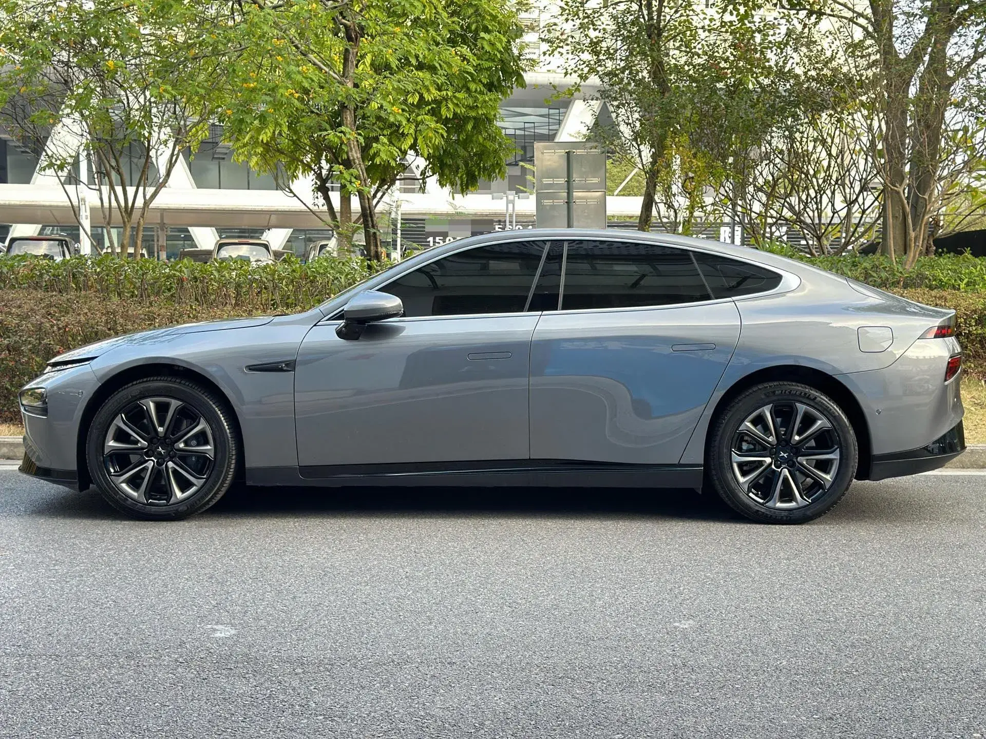 2020 XPENG P7 thumbnail 3