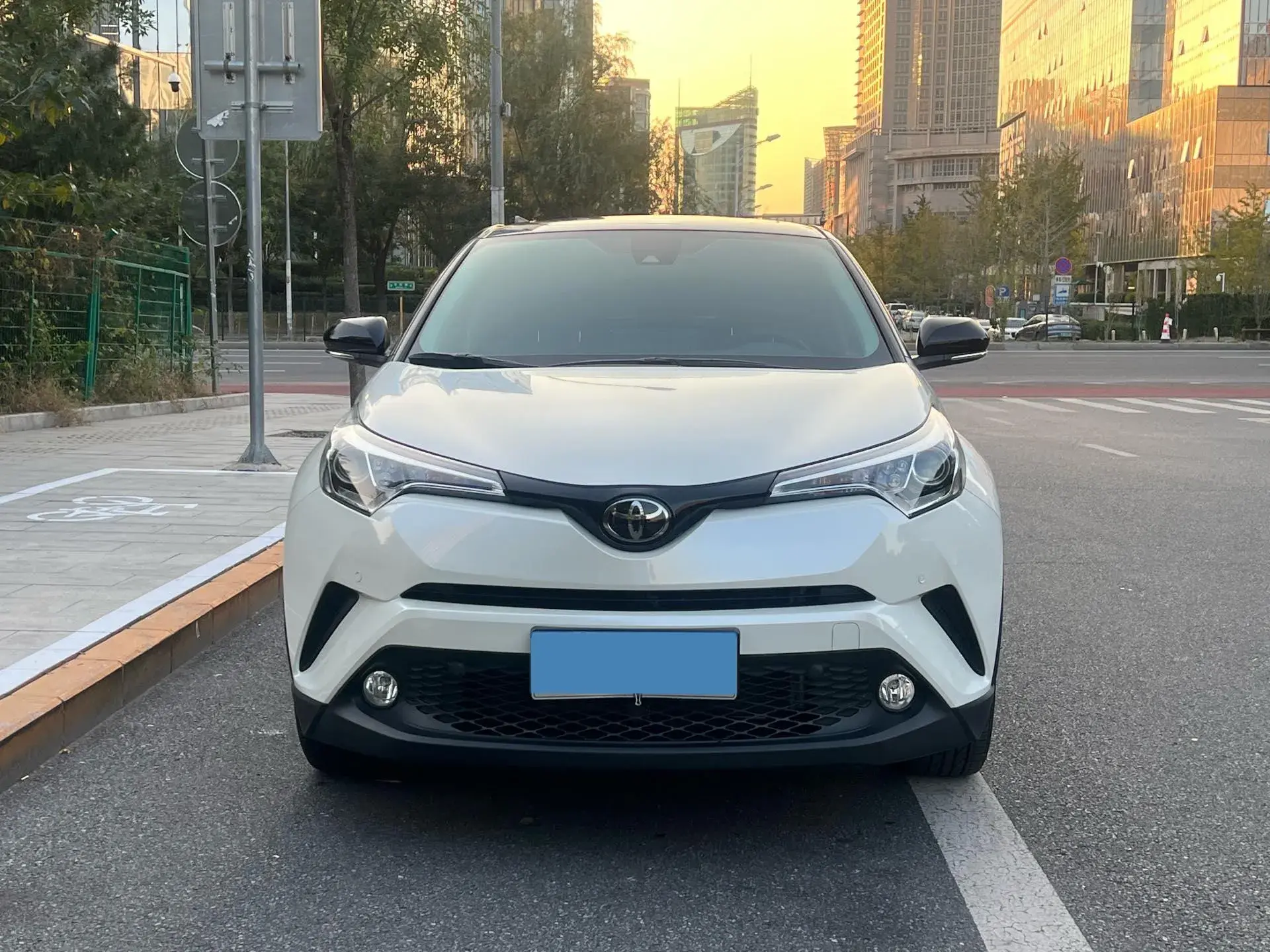 2018 TOYOTA C-HR thumbnail 2