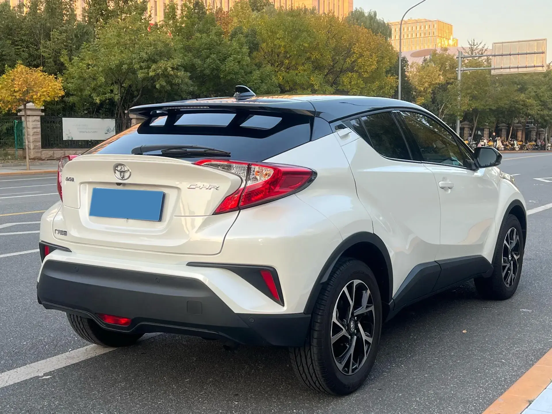 2018 TOYOTA C-HR thumbnail 4