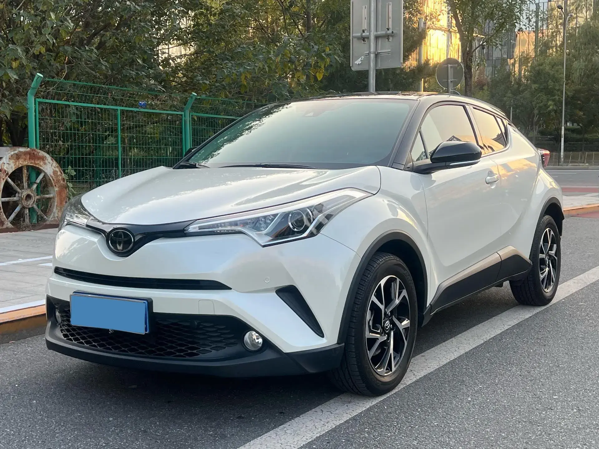 2018 TOYOTA C-HR view 1