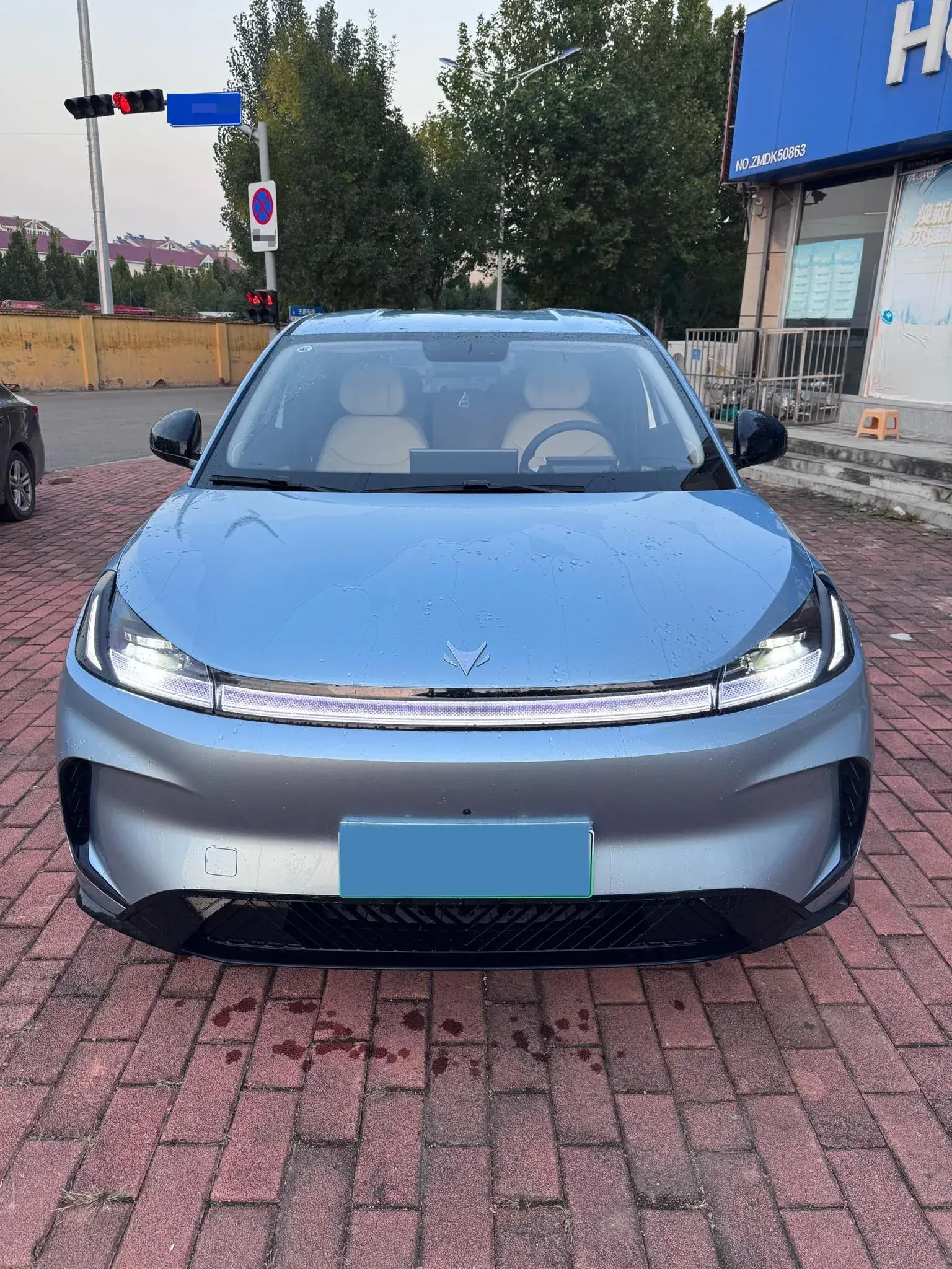 2025 ARCFOX T1 thumbnail 2