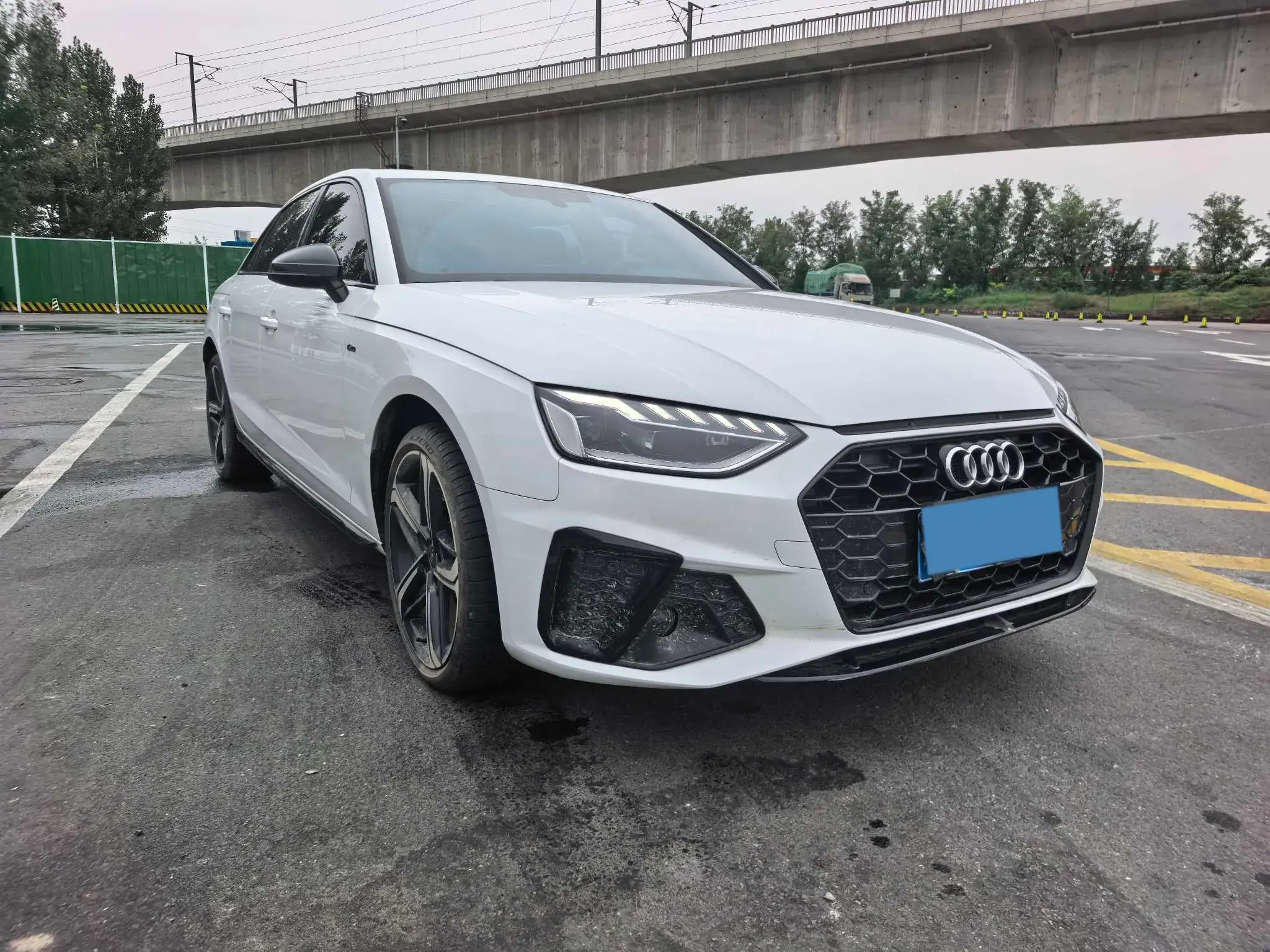 2024 AUDI A4L thumbnail 3