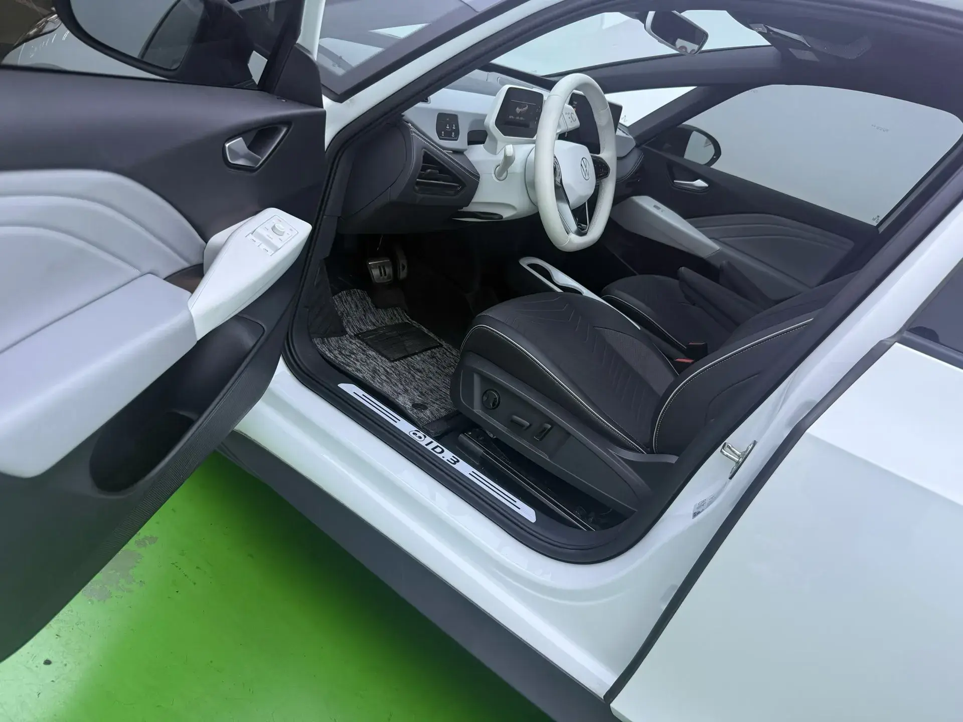 2023 VOLKSWAGEN ID.3 thumbnail 3