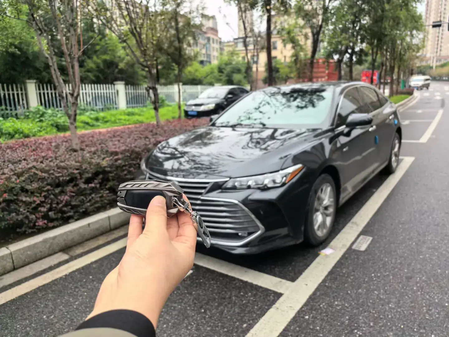 2022 TOYOTA AVALON view 1