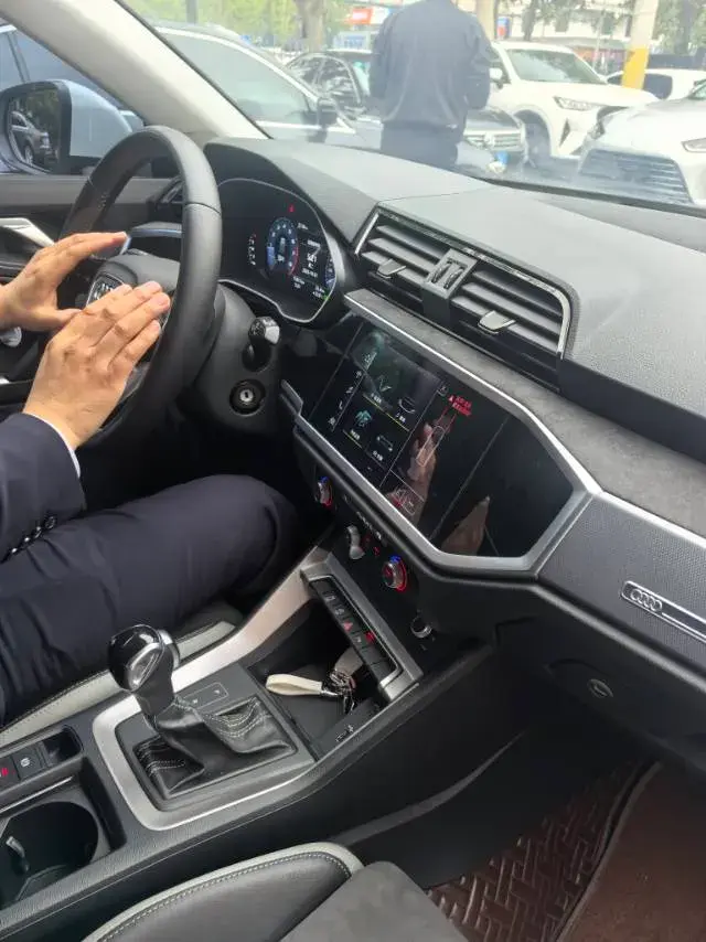 2020 AUDI Q3 thumbnail 3