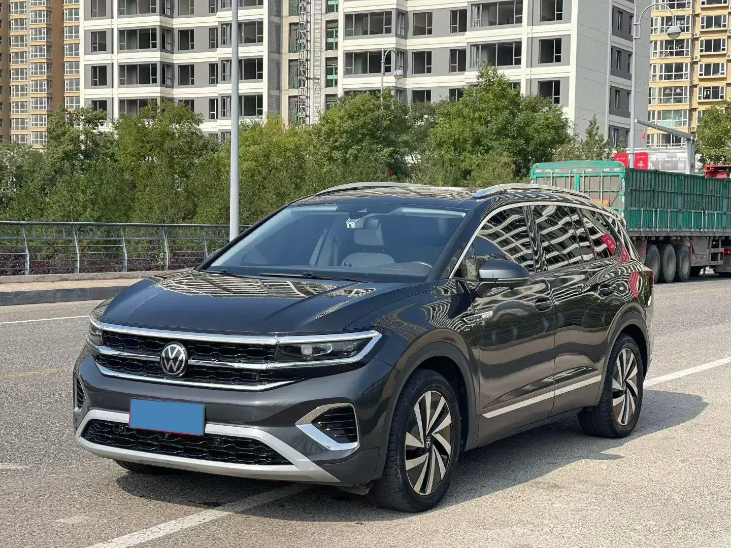 2022 VOLKSWAGEN TALAGON view 1