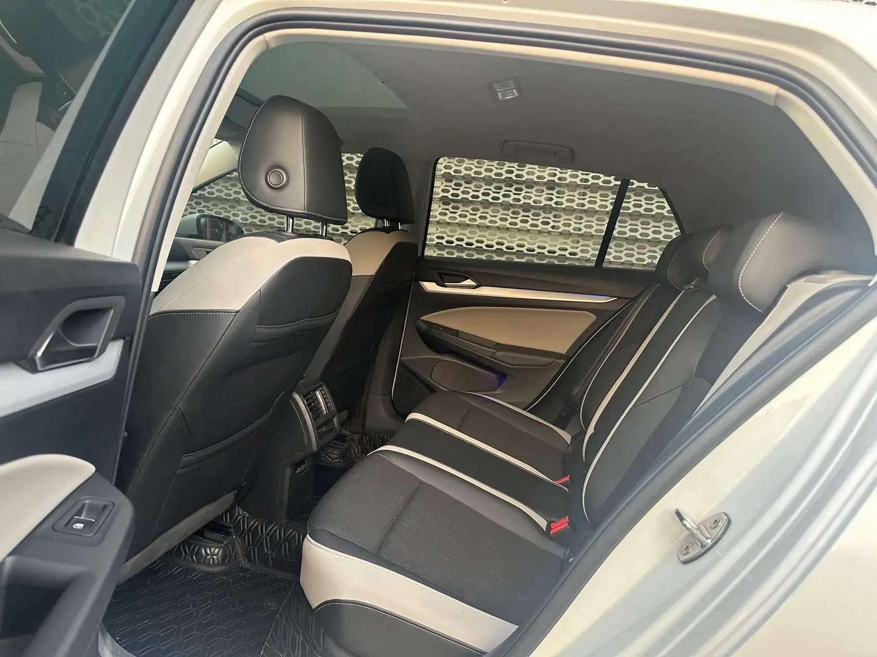 2021 VOLKSWAGEN GOLF thumbnail 4