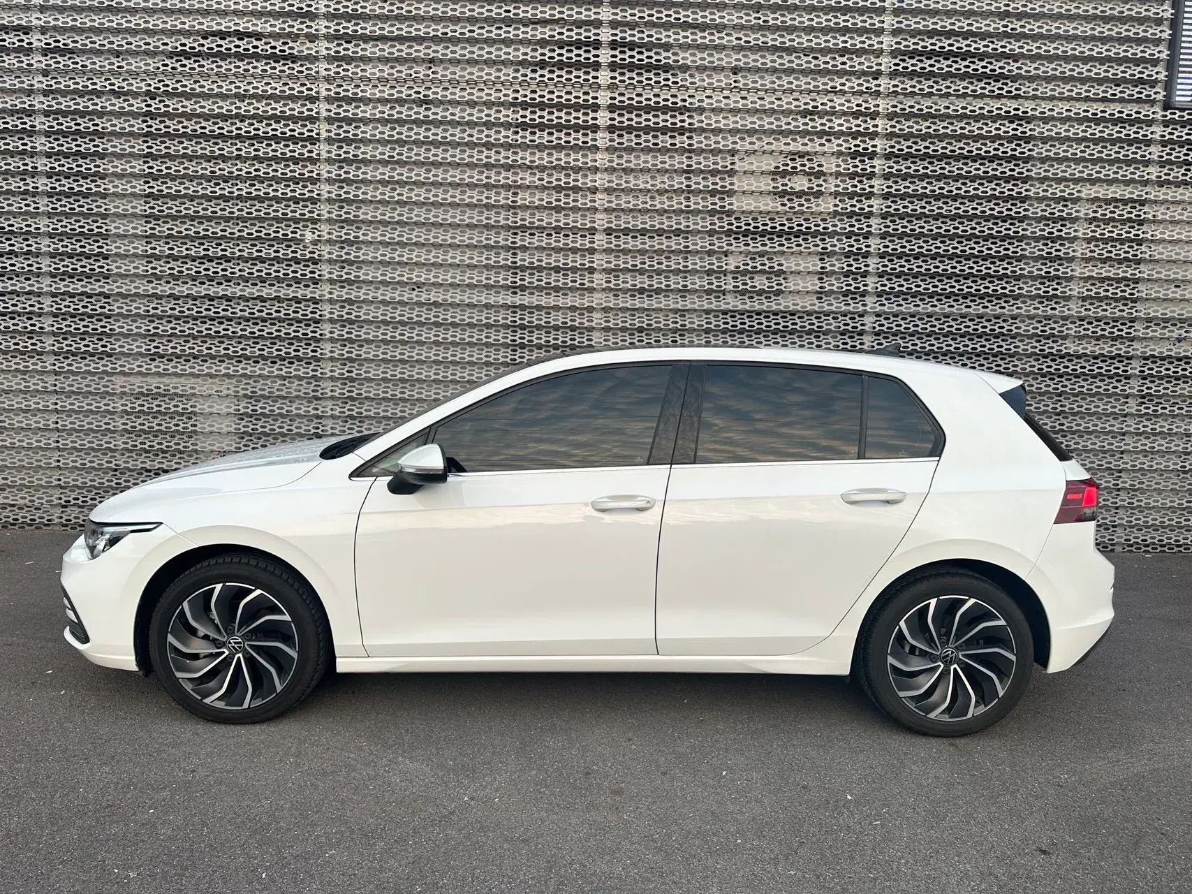 2021 VOLKSWAGEN GOLF thumbnail 2