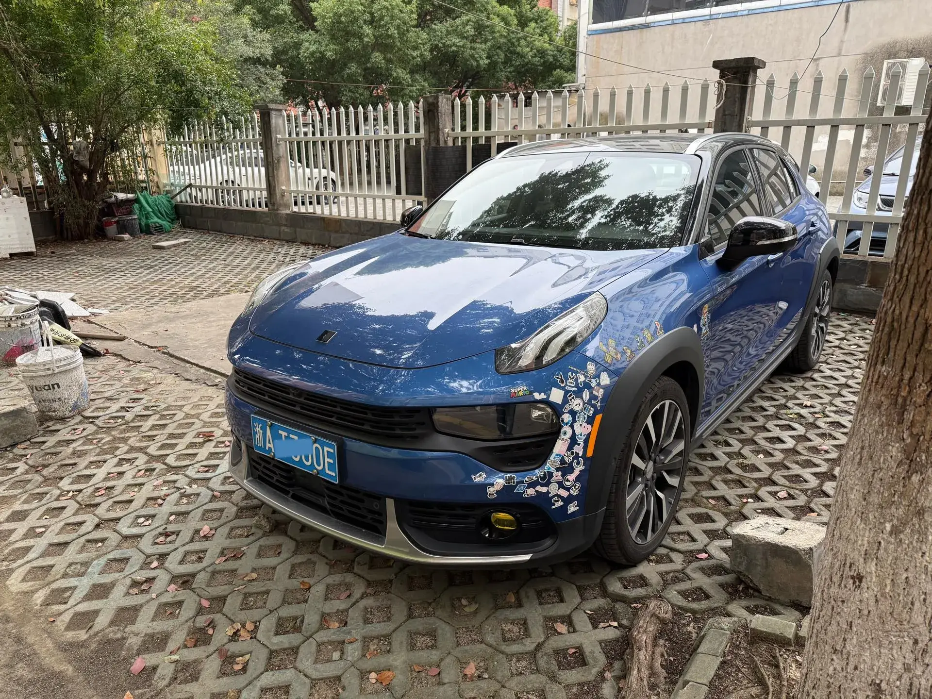 2019 LYNK&CO 02 view 1