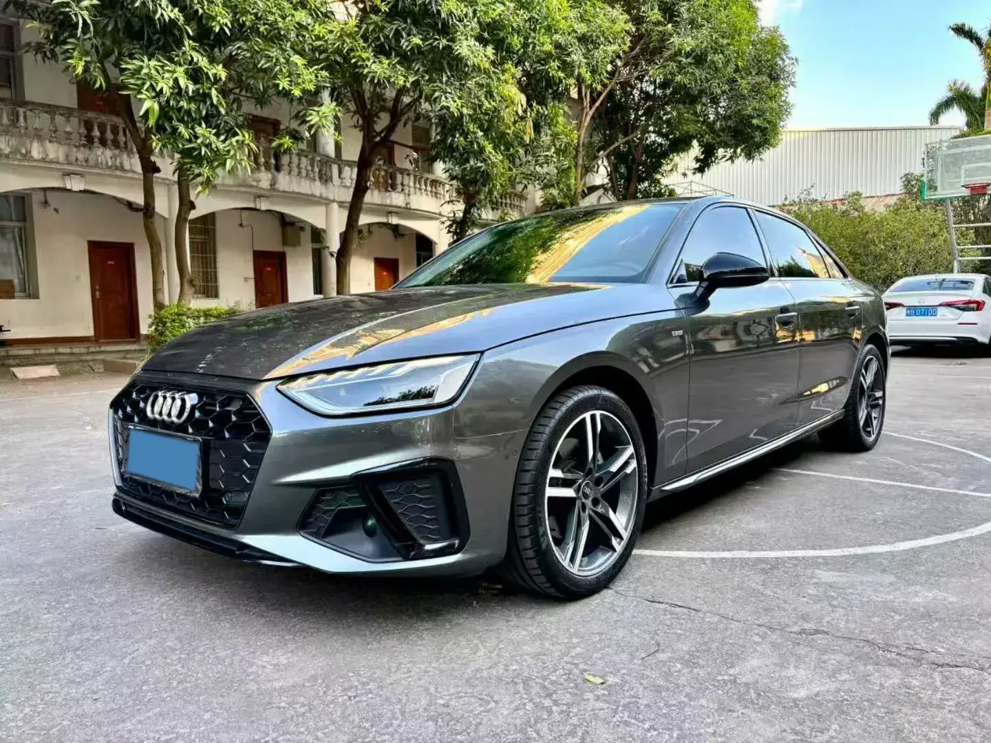 2022 AUDI A4L view 1