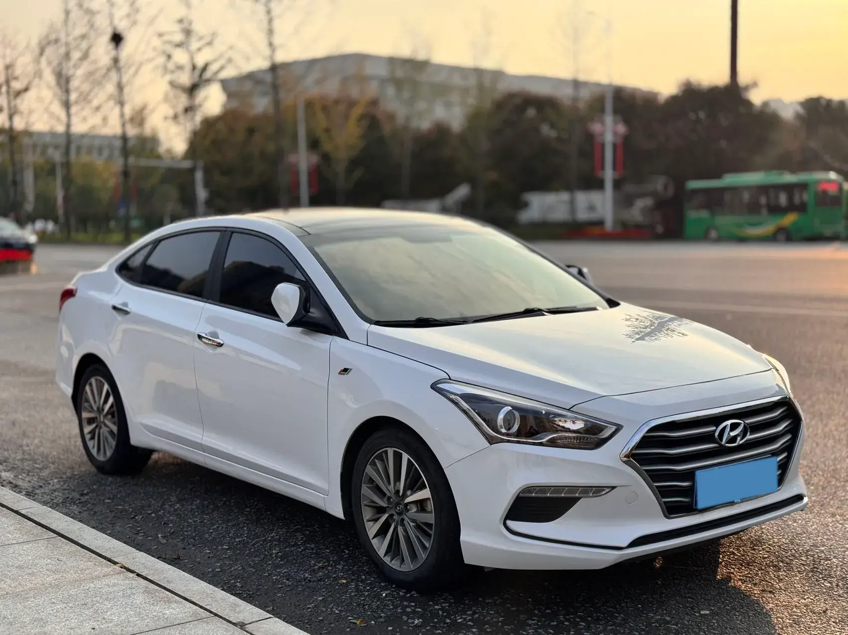 2019 HYUNDAI MISTRA thumbnail 3