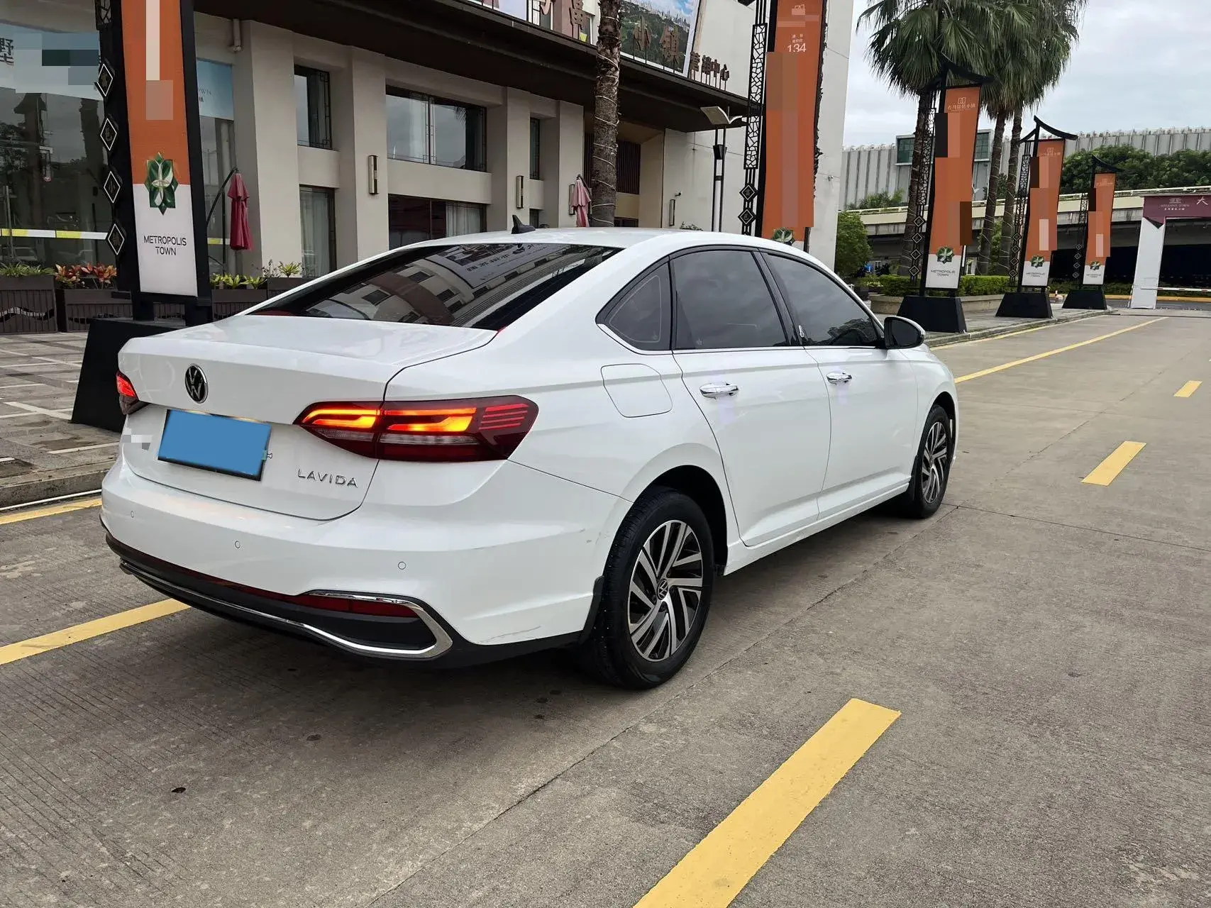 2023 VOLKSWAGEN LAVIDA thumbnail 4