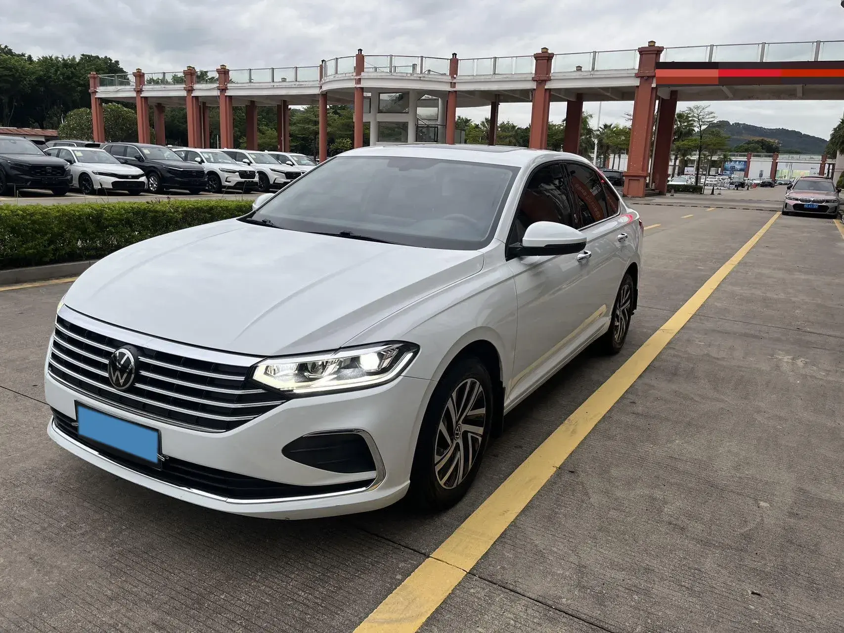 2023 VOLKSWAGEN LAVIDA view 1